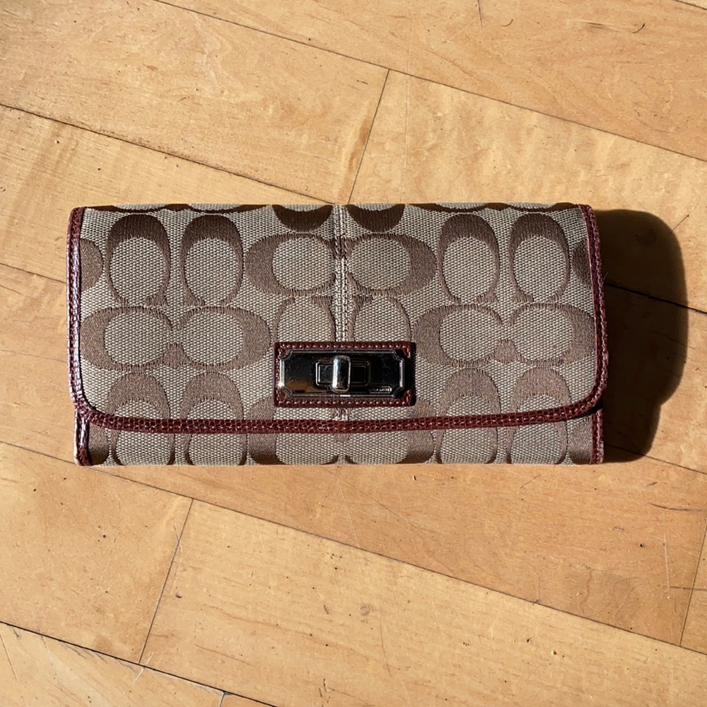 Coach wallet with tags